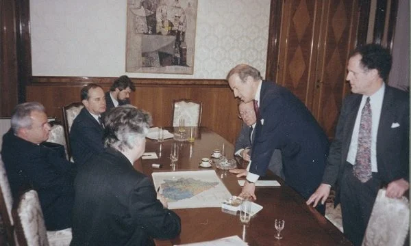 1991 im Büro von Milosevic: Herr Präsident, ich denke, Sie sind ein Kriegsbrecher
