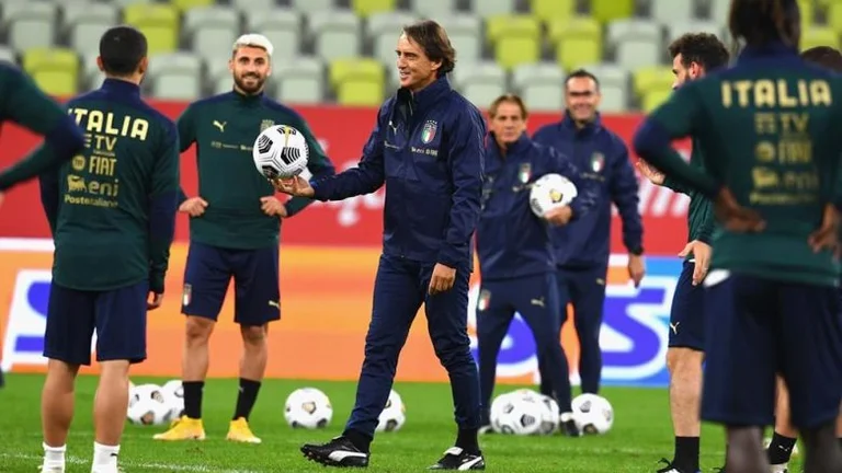 Mancini invita tutti i 41 giocatori di calcio ai giochi di novembre, ecco perché