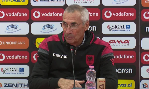 Albaniens Trainer, Edi Reja, spricht vor dem Kosovo Spiel