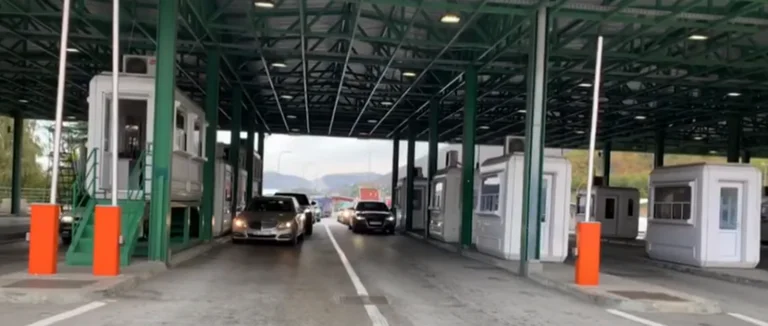 Government decided weekend closure, Kosovars head towards Albania