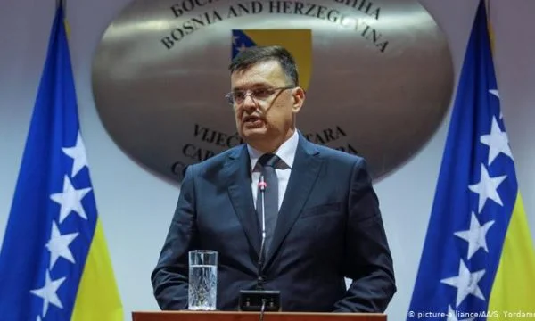 Bosniens Premierminister von Coronavirus