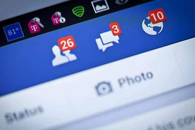 Facebook thotë se ka fshirë llogari të rreme në Rusi, Pakistan dhe SHBA