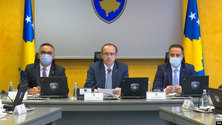 Il governo prende la decisione per nuove misure contro il COVID-19