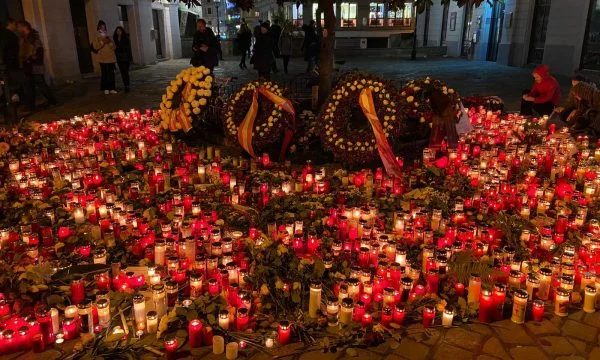 Albaner würdigen die Opfer des Terroranschlags in Wien