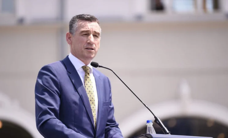 Veseli uron Gjermaninë: Rënia e murit të Berlinit simbolizon mposhtjen e komunizmit
