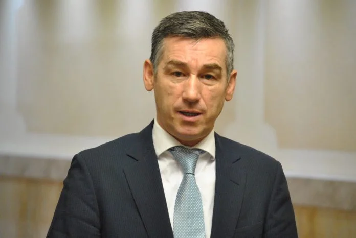 Kadri Veseli del pozitiv me koronavirus