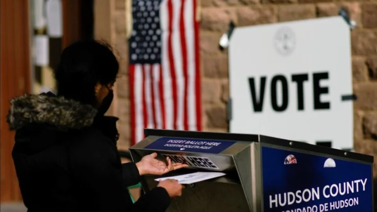 Donald Trump demande l'arrêt du décompte des voix au Michigan