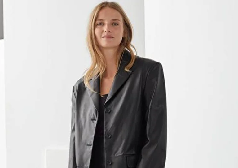The famous leather jacket of the '90s is more fashionable today than ever