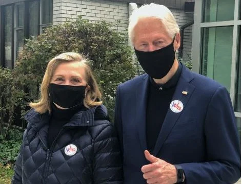 Hillary e Bill Clinton votano per Joe Biden