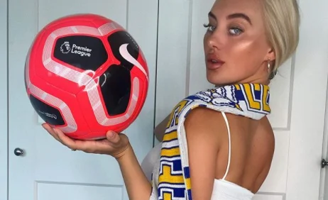 Leeds United po shkëlqen në Premier Ligë, fansja e tyre ‘çmend’ fansat në rrjetet sociale