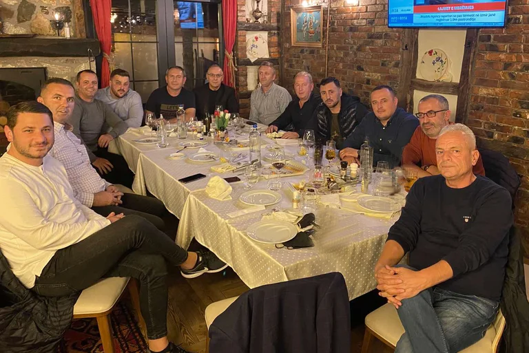 Gestión de FFK en una reunión de trabajo en Gnjilan