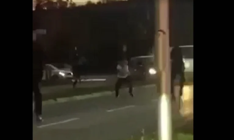Attacca i cittadini con coltello nel centro di Gjakova, arrestato dalla polizia (Video)