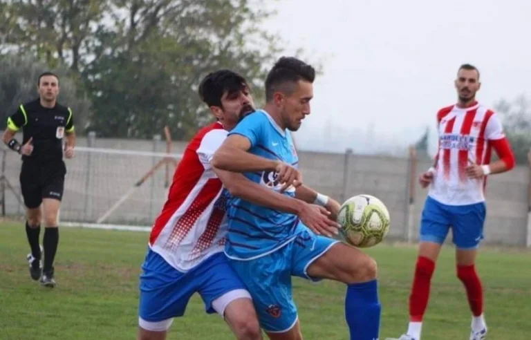 calciatore albanese cacciato da rovine in Turchia