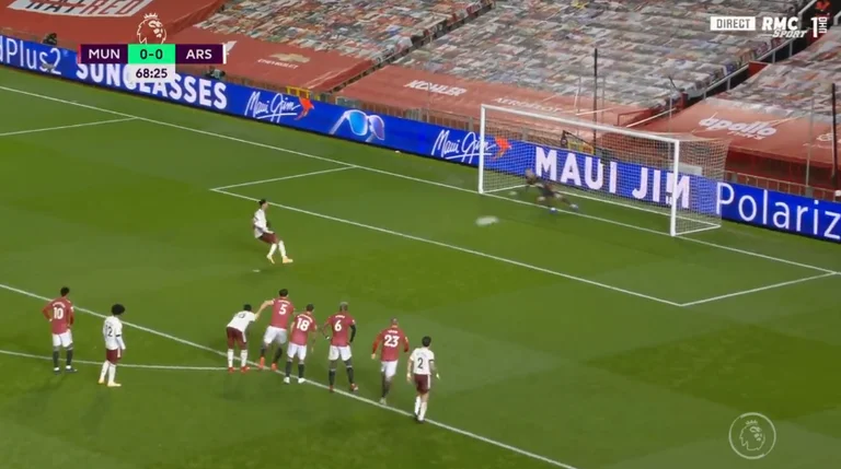 Das oberste Arsenal, Aubamynag Wellen Manchester Utds Tor mit Strafe