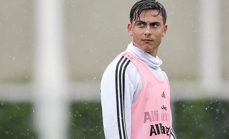 Les Dybala Rocks Juventu