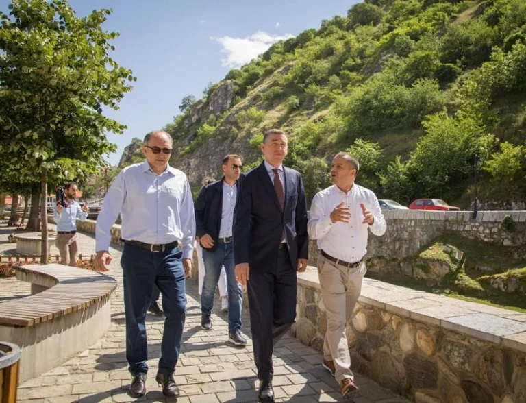 Zehn der jungen Menschen bei der PDK in Prizren, Veselin sagt, diese Verbände sind ein Weckruf für Hoffnung