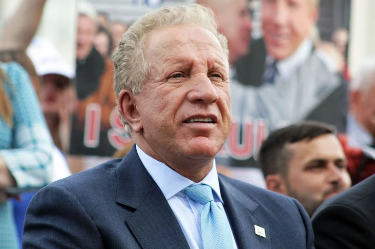 Pacolli: Il simpatizzante mi ha detto che se puzzi di capra, e mi hanno lasciato per esprimere il mio amore.