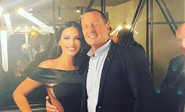 Bleona Curret commente Grenelli dans la photo avec lui : Je t'aime.