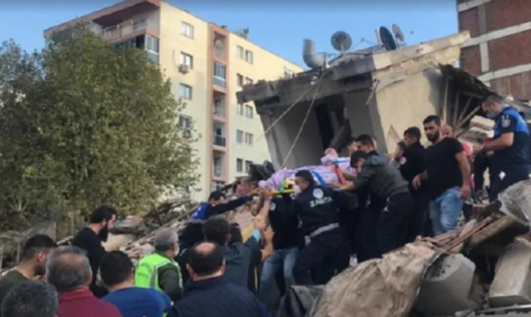 À 12 ans, le tremblement de terre d'Izmir a fait 419 blessés.