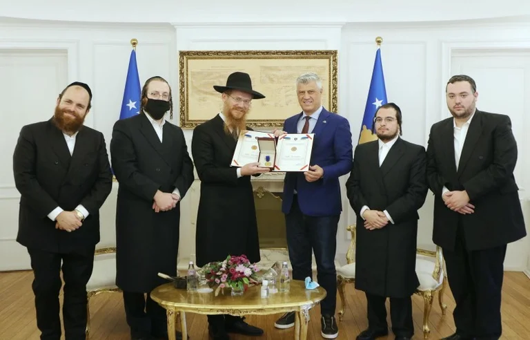 Il presidente Thaci premia il titolo “Ambasciatore d'onore Il Coniglio d'Albania