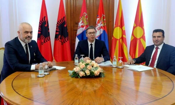 Vuciq shows agreements he made today with Edi Rama, Zoran Zaev