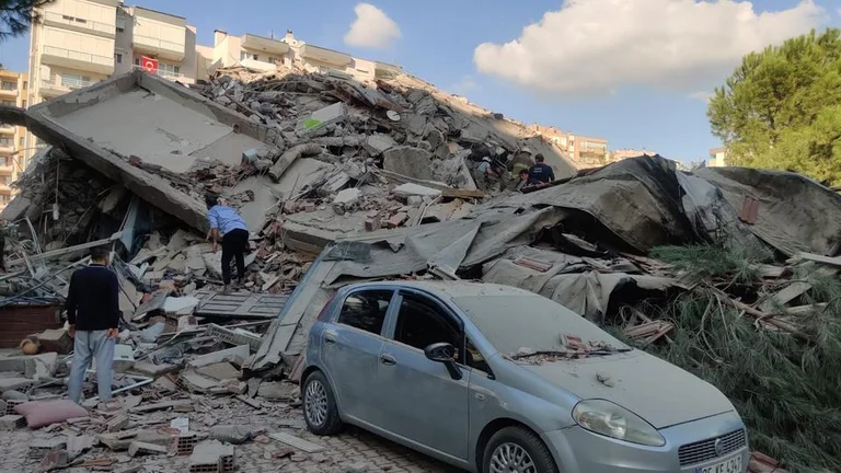 Earthquake 6.6 degrees: Four dead and 120 wounded