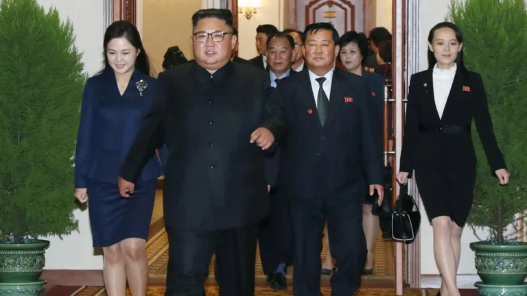 Dentro de Kim Jong La deuda de un, el triángulo del amor y el poder