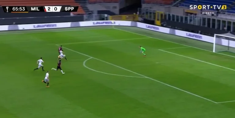 After the superpower, Dalot scores for Milan himself and does it masterly.