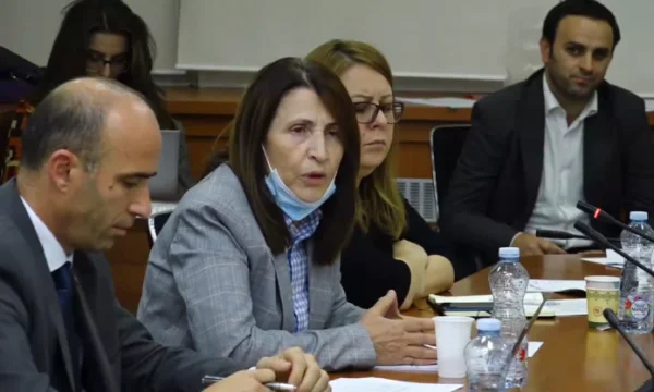 El Oficial del Tesoro es confesado: Ambiente de trabajo como en