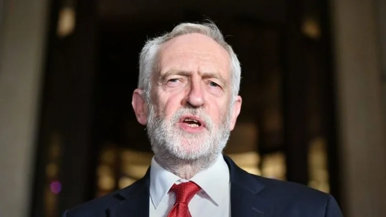 Begnadigt: Die Laboristen setzen ihren ehemaligen Führer Corbyin nach dem Antisemitismusbericht aus.