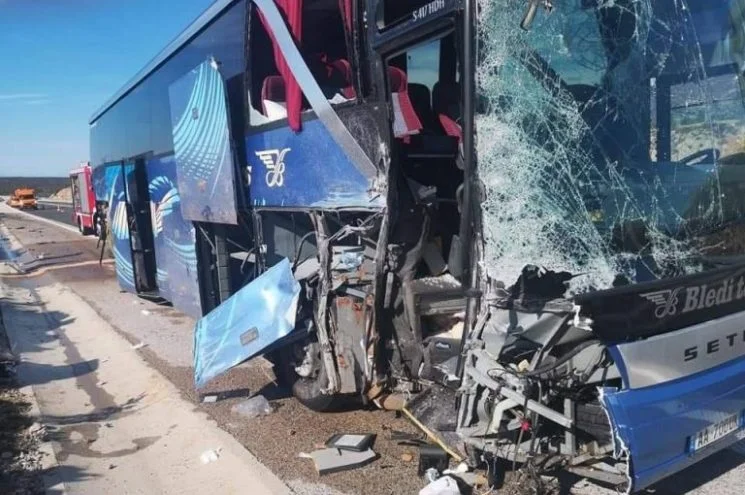 Albaniener Lizenzbus in Kroatien Unfall