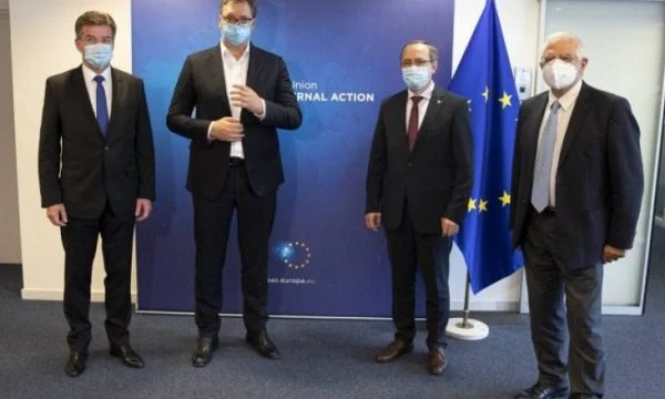 El diálogo continúa hoy en Bruselas