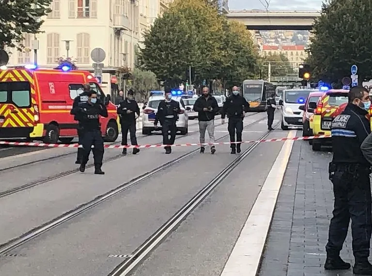 Un meurtre et plusieurs blessés à Nice, en France, auraient fait exploser la tête