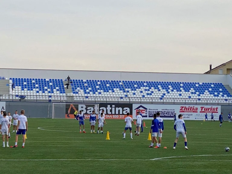 Según el estadio Batatina Lapi, se encuentra en el estadio Batatina Lapi.