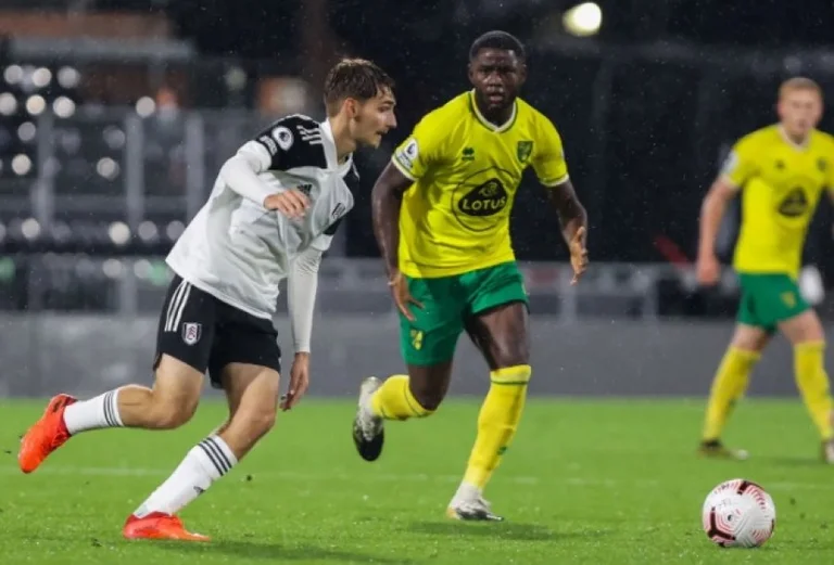 Le talent albanais signe un contrat avec le club Premierligla