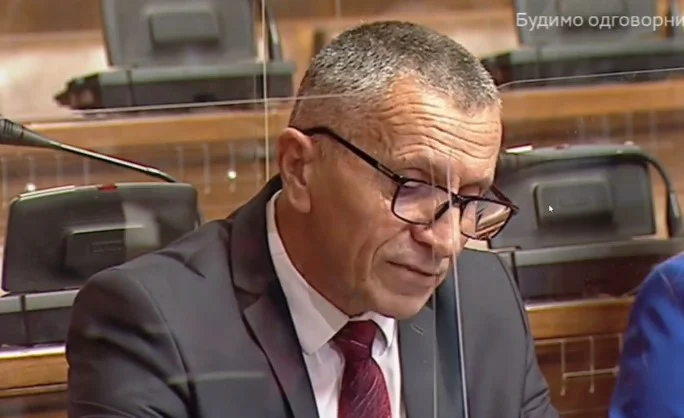 Le député Kamberi: Ni David ni Vucinqi ne peuvent me parler au parlement serbe