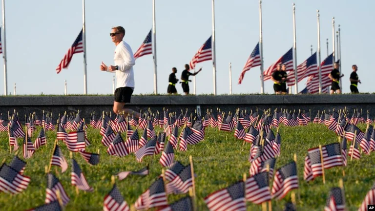 200 thousand flags in Congress representing COVID-19 victims