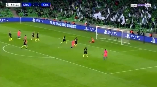 Intéressant jeu ce soir, la balle trouve le filet noir.