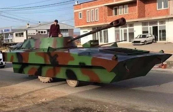 Komorani produit un char militaire