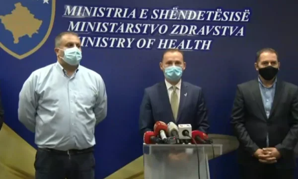 Minister Zemaj reproves journalists: Don't ever see no masks here again.