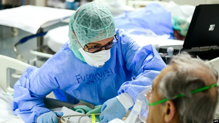 Doctors are required to continue their work even if they are infected with coronarys