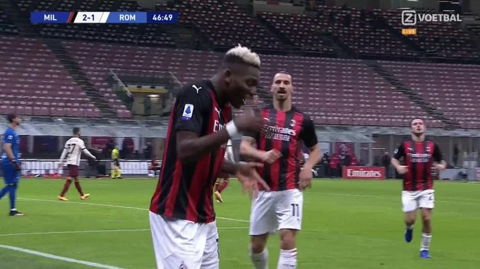 Le deuxième objectif, Milan, en haut, est la défense endormie de la Belgique contre Rome