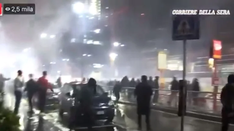 Italians against new anti-Condavid measures launch violent protests