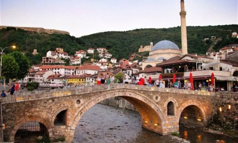 4 persona i morën gati gjysmë milioni për vajzën e rrëmbyer: Policia e Kosovës arreston njërin në Merdarë