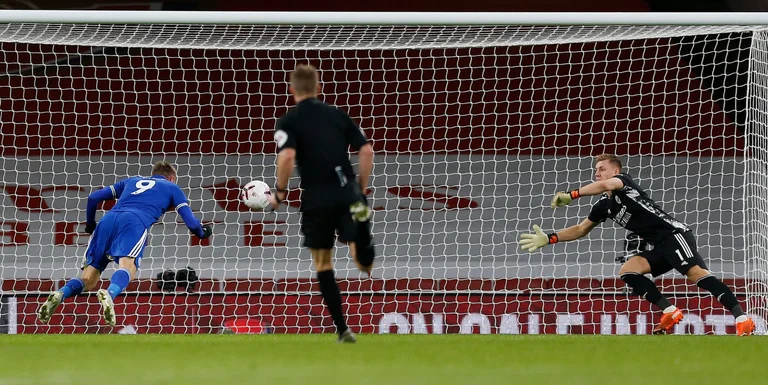 Leicester bricht den Fluch, schlägt Arsenal mit Wardy Held