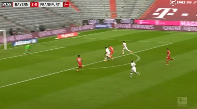 Lewandowski no es de este planeta, completa el sombrero-trickun con un acabado masterlas
