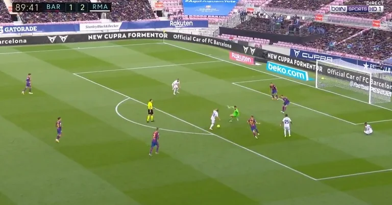 La façon dont Modric humilie le portier et la protection de Barca avant de marquer est tout simplement brutale