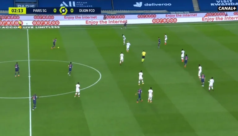 PSG secoue Dijon immédiatement, Moise Kean marque en trois minutes.