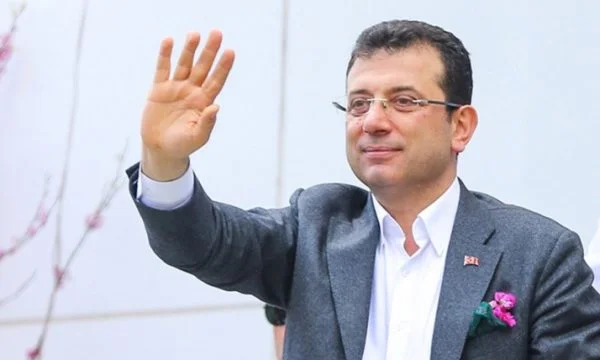 Istanbul Sindaco infetto dall'ospedale COVID-19
