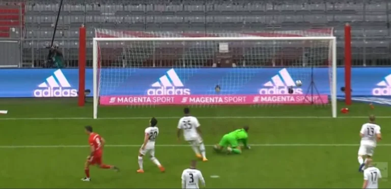 Baierney doesn't need much, in 10 minutes he's shaking Frankfurt: Marks, who else but Leandowski